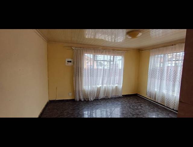 3 BEDROOM HOUSE FOR SALE IN BIRCH ACRES